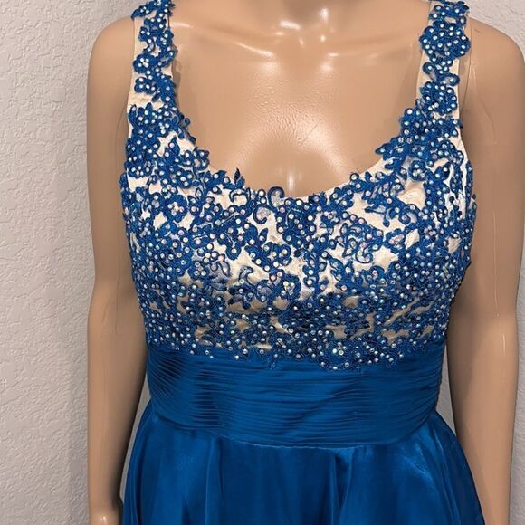 Alyce Paris intricately detailed blue sequin formal dress. Fully lined. - Picture 2 of 7